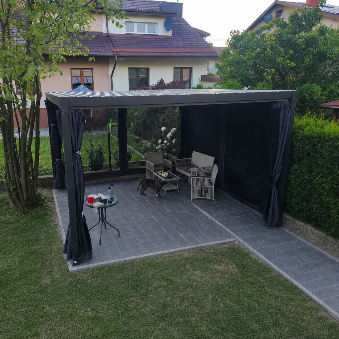 Záhradná pergola PRIMARY 4x4 Antracit - Gutroof fotografia realizácie 1