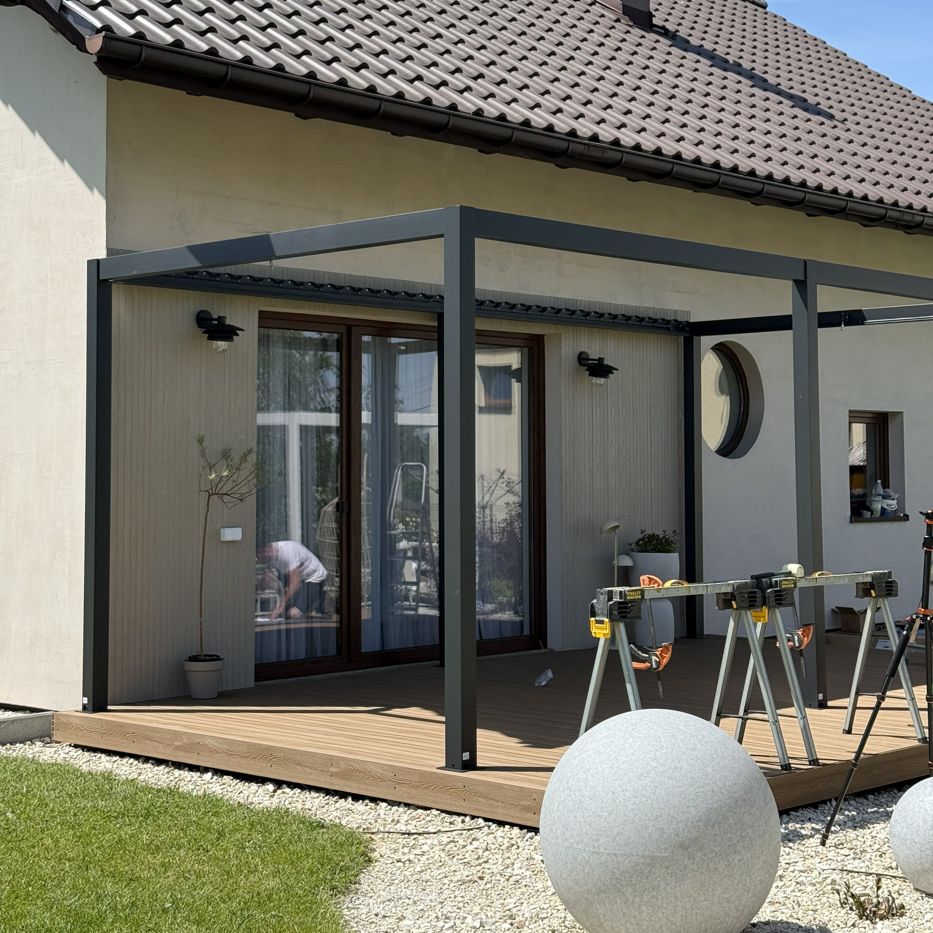Záhradná pergola PRIMARY  3x5,8 Antracitová - Gutroof fotografia realizácie 8