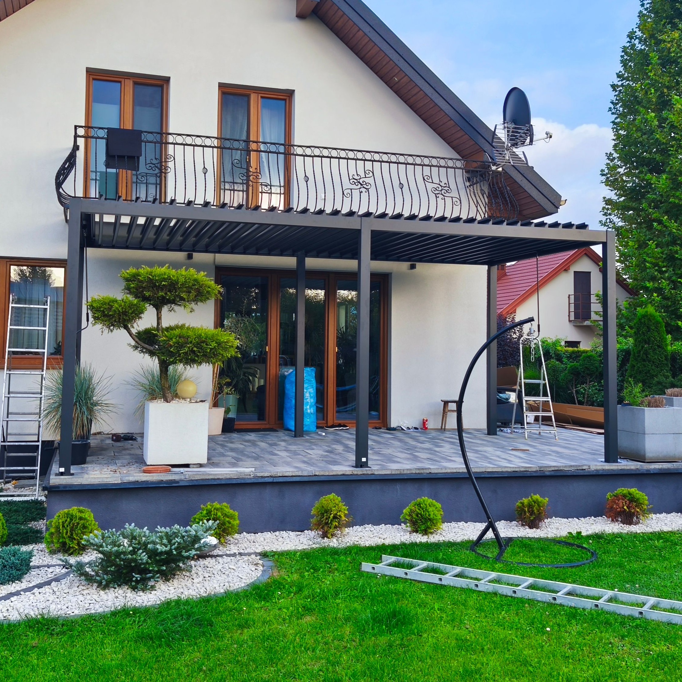 Záhradná pergola PRIMARY  3x5,8 Antracitová - Gutroof fotografia realizácie 11