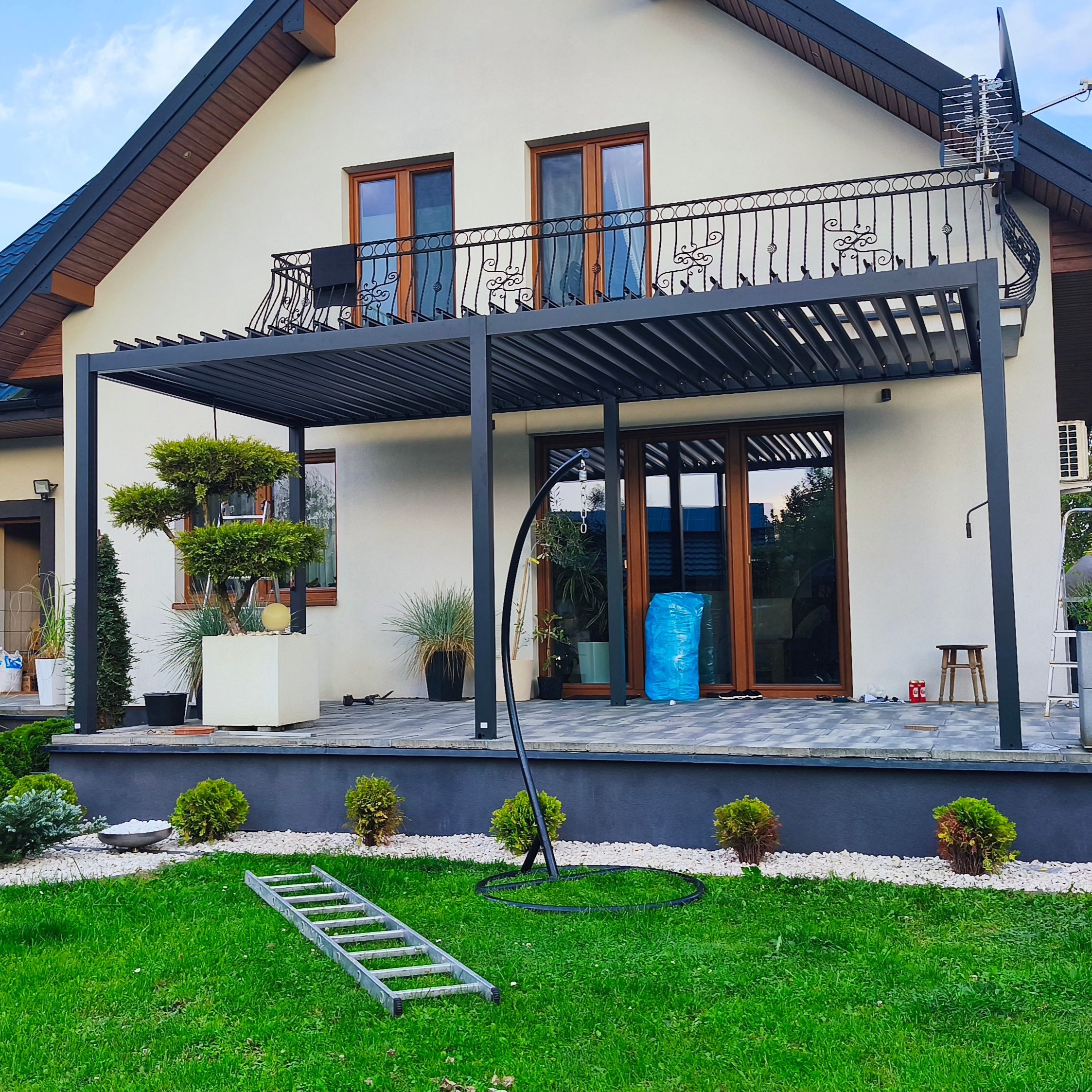 Záhradná pergola PRIMARY  3x5,8 Antracitová - Gutroof fotografia realizácie 12