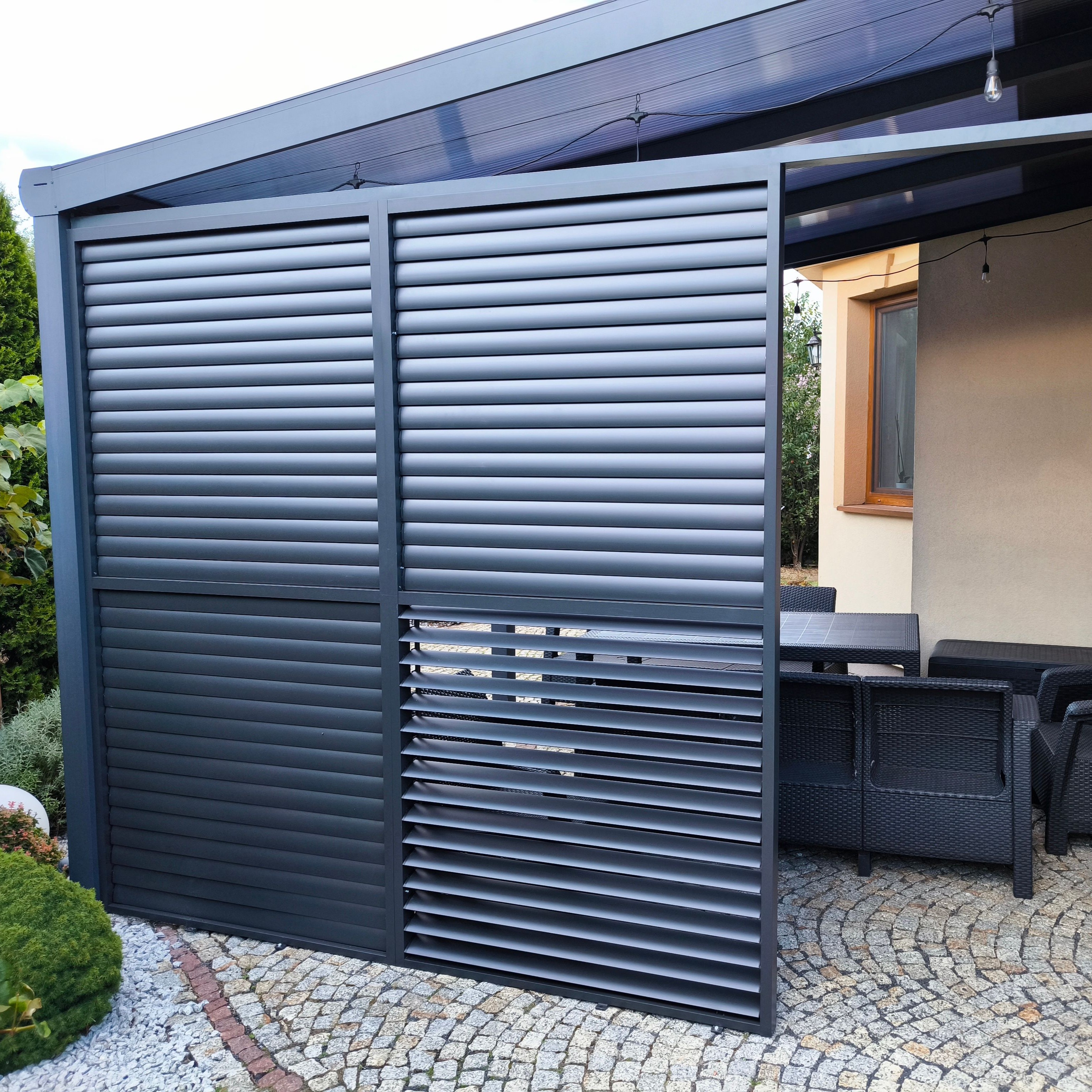 Nastaviteľný lamelový panel pre pergolu PRIMARY 1,3 m, Anthracite - GUTROOF fotografia realizácie 11