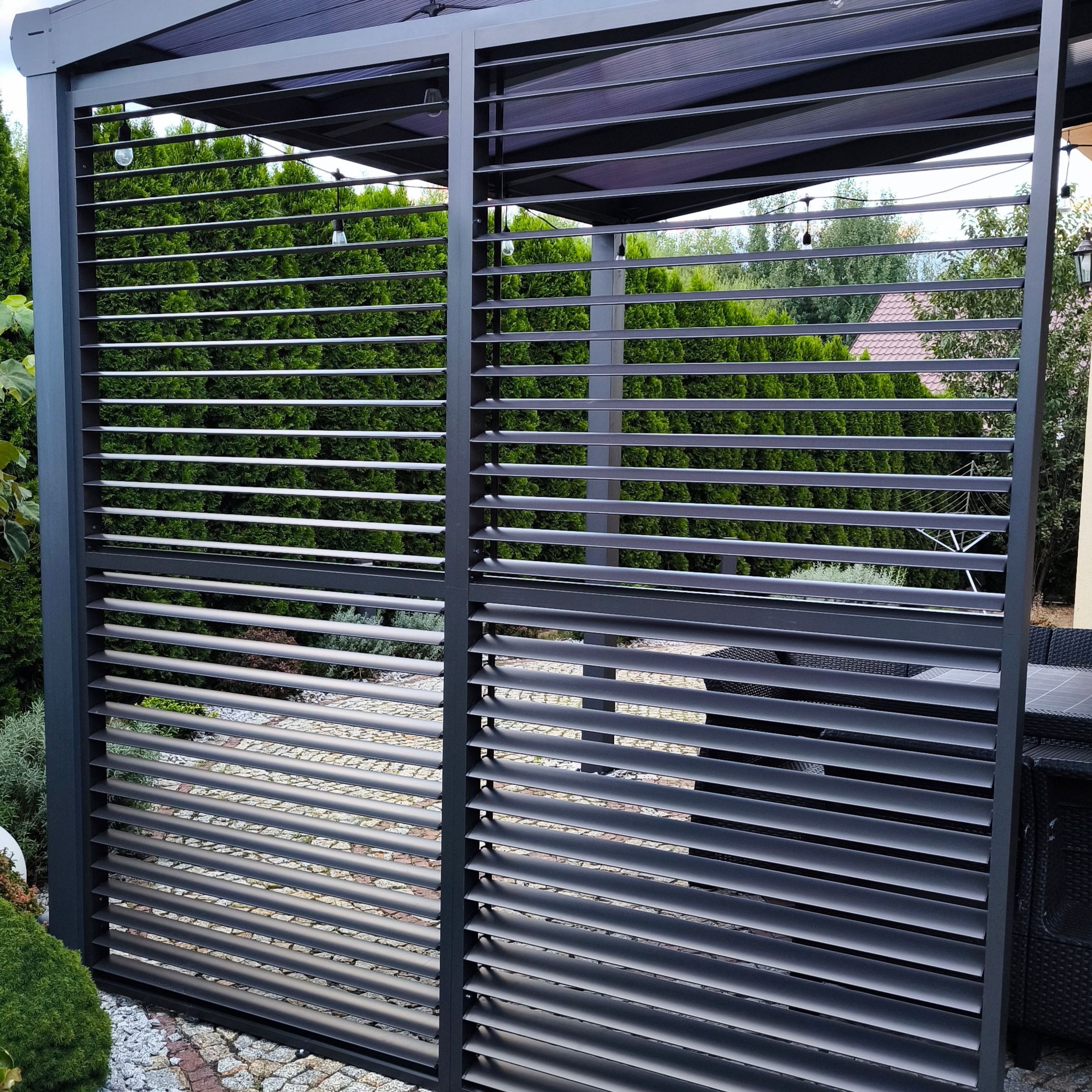 Nastaviteľný lamelový panel pre pergolu PRIMARY 1,3 m, Anthracite - GUTROOF fotografia realizácie 9