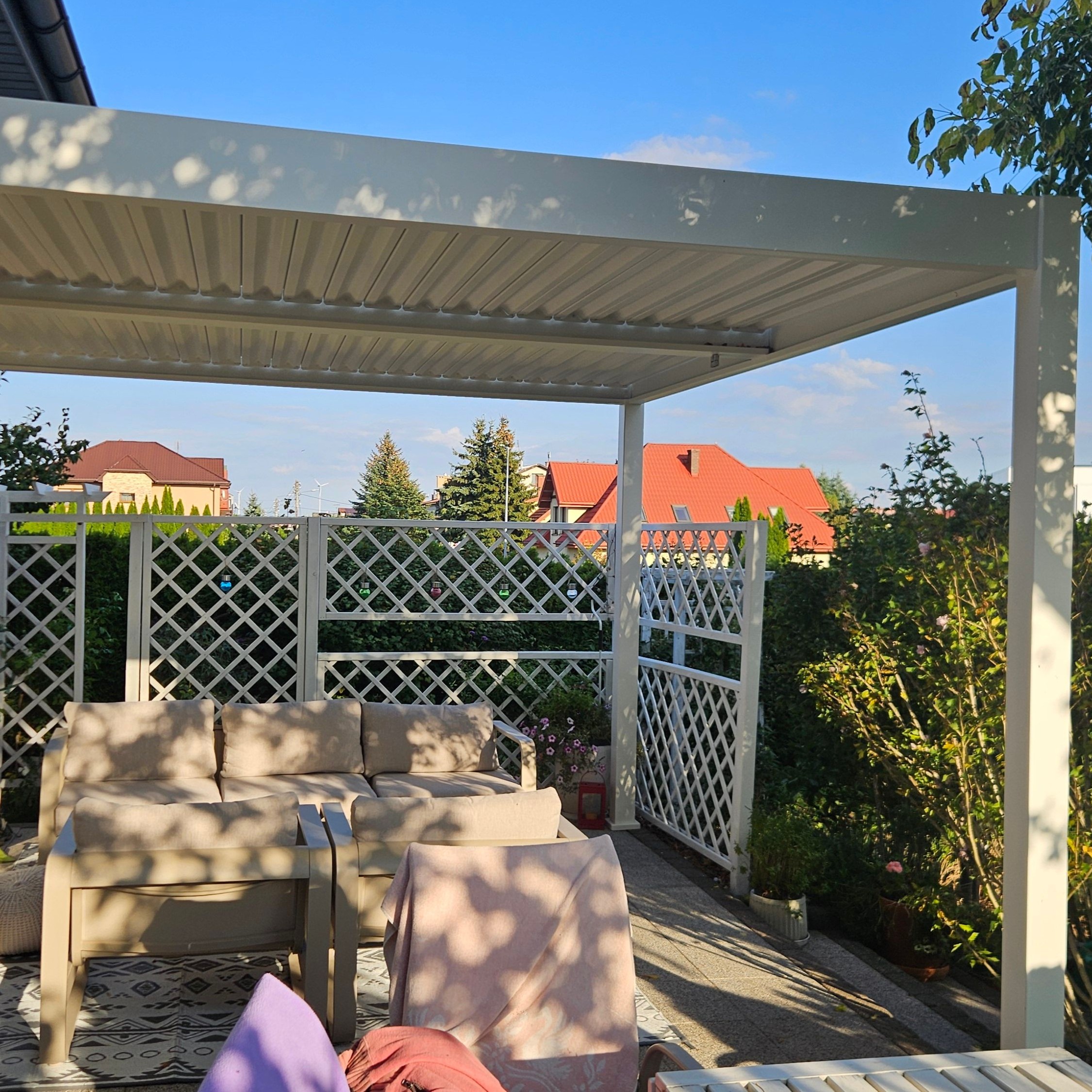 Hliníková pergola Gutroof ELEGANCE DUO 3,6x4 m biela fotografia realizácie 2