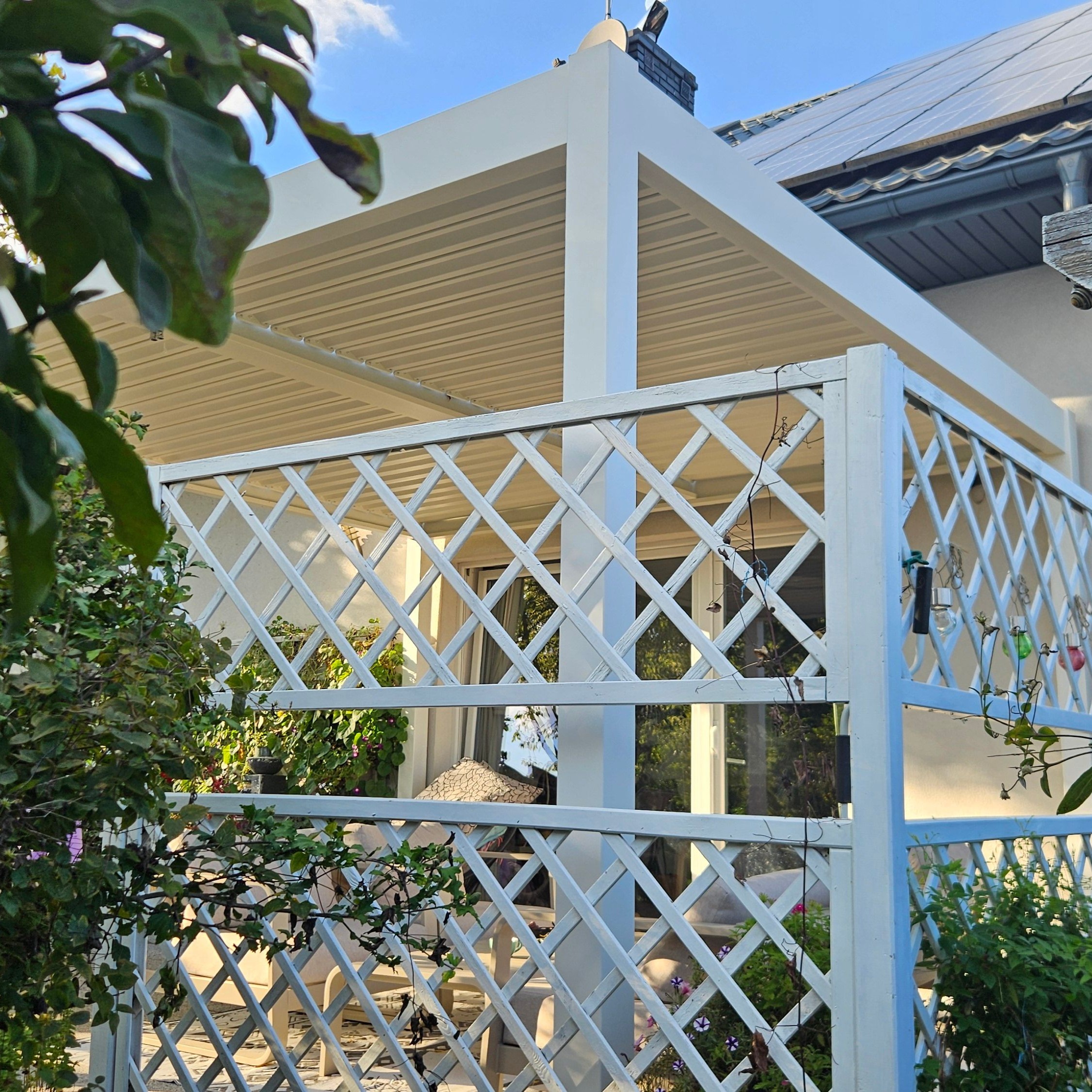 Hliníková pergola Gutroof ELEGANCE DUO 3,6x4 m biela fotografia realizácie 3