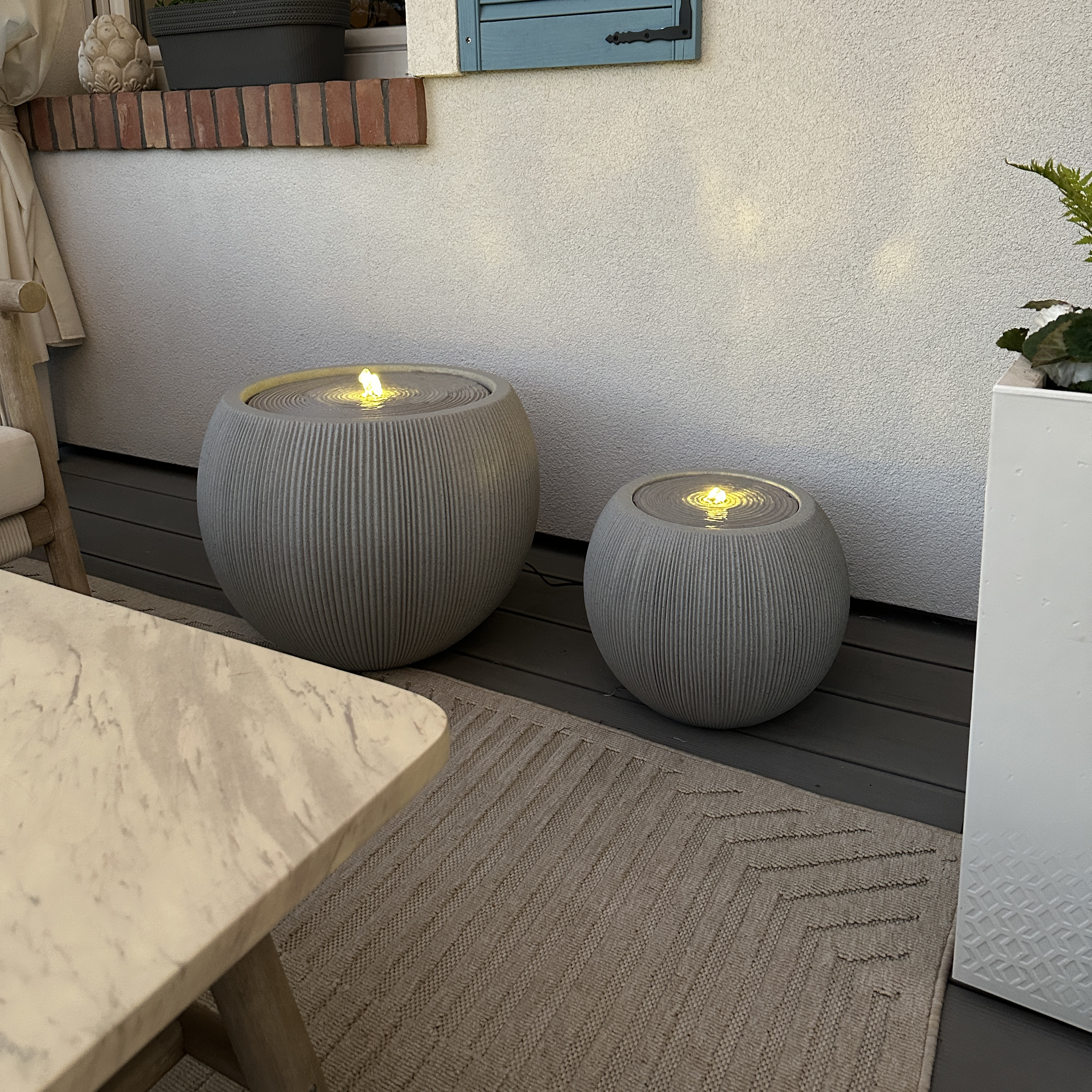 Záhradná fontána AQUALIGHT LED 53x41,5 cm Light Beige - MoodMe fotografia realizácie 2