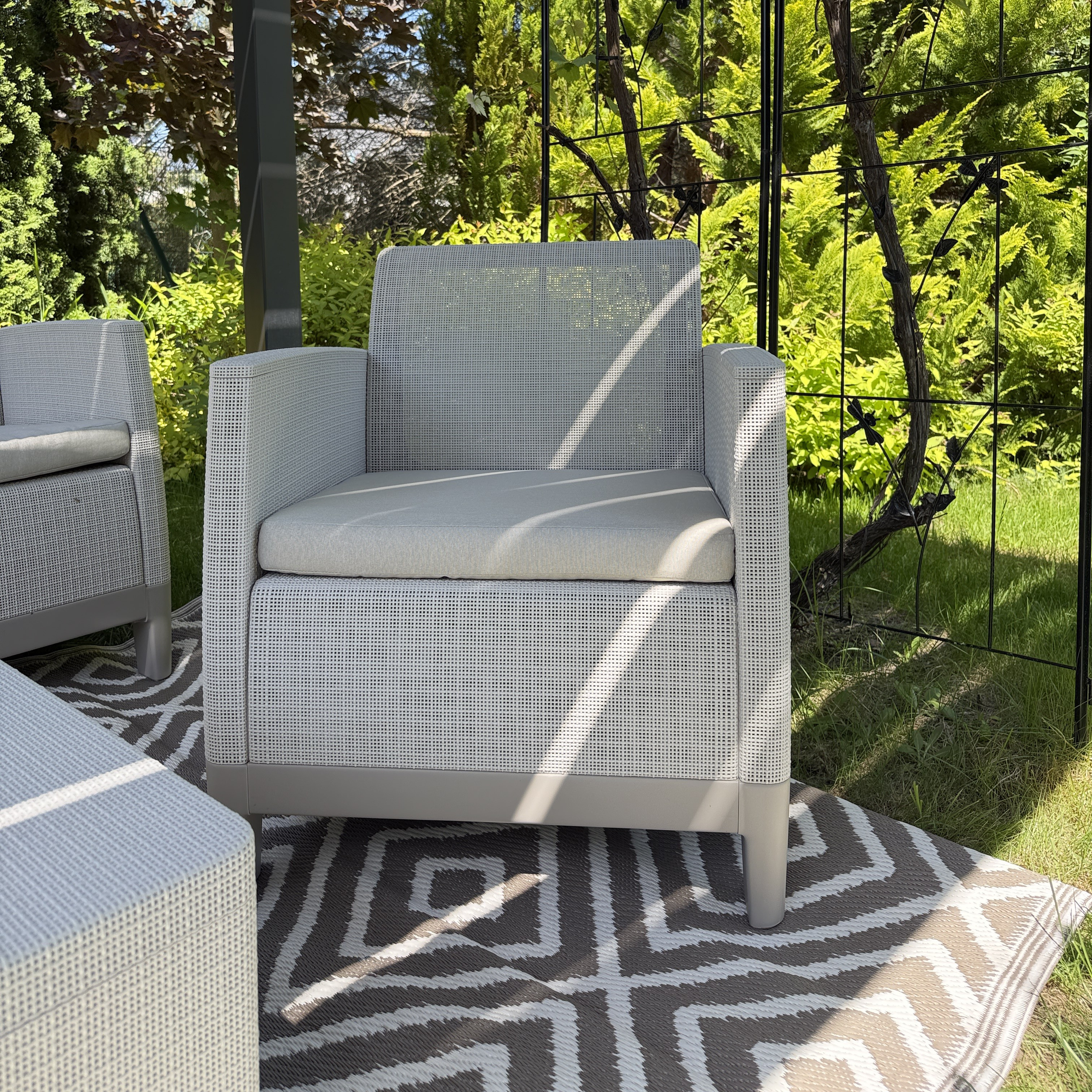 Záhradný nábytok Scandi Forma Pebble Grey-Soft Beige/oat - Keter fotografia realizácie 2