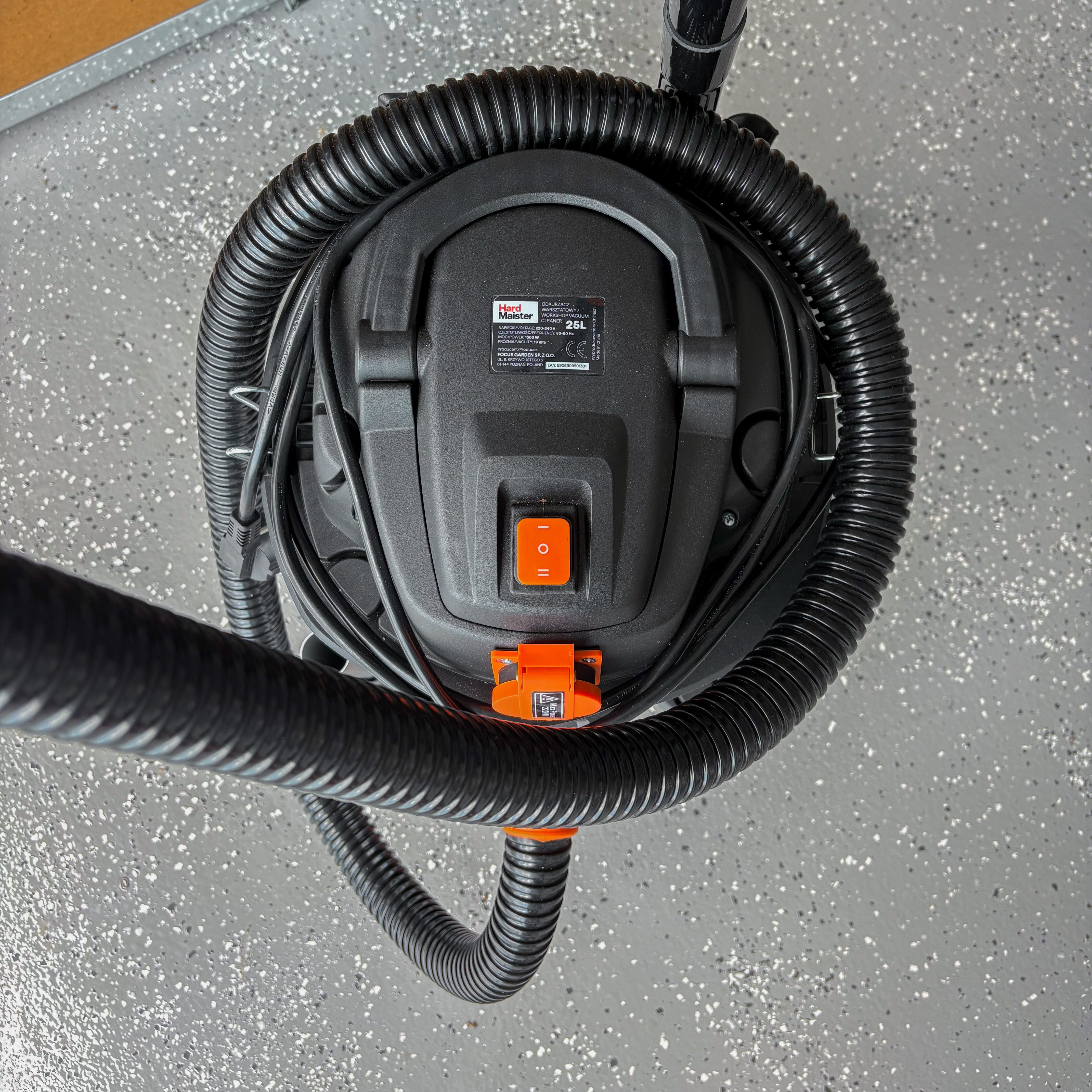 Priemyselný vysávač HardMaister 1300W, 25l fotografia realizácie 1